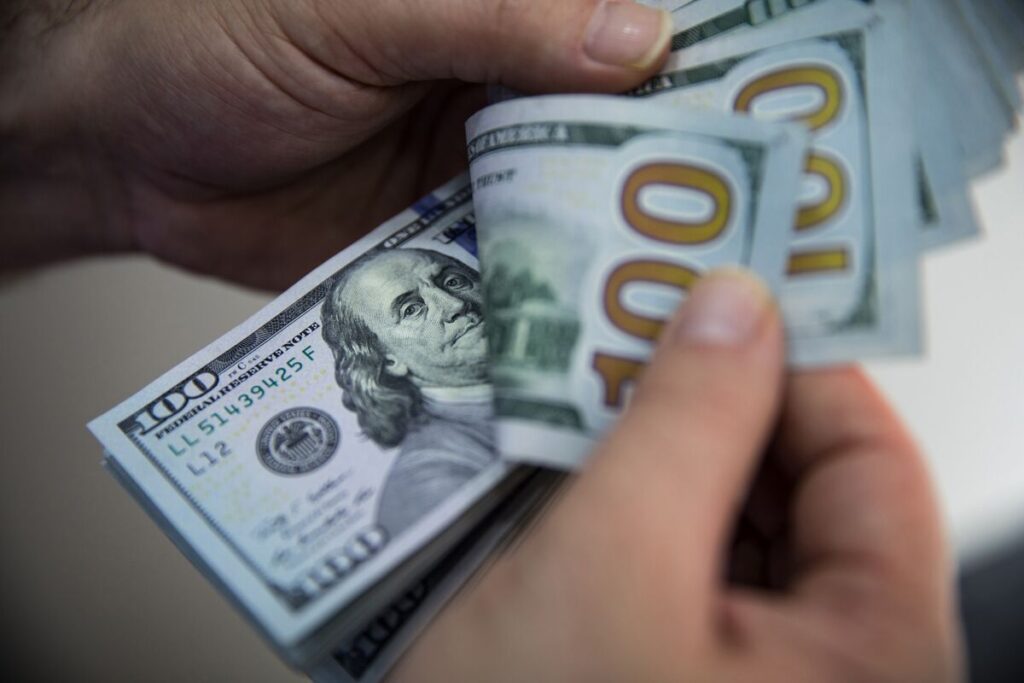 Depozitat në Dollarë Amerikanë, pranë nivelit më të lartë të dekadës së fundit